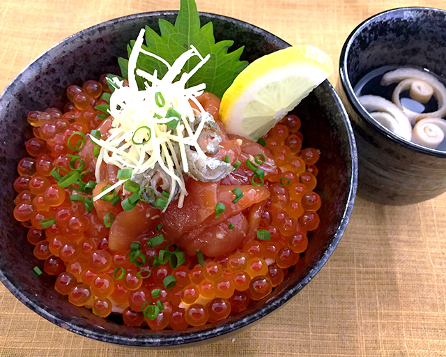 庄内浜産　おさしみ鮭とイクラ漬け丼