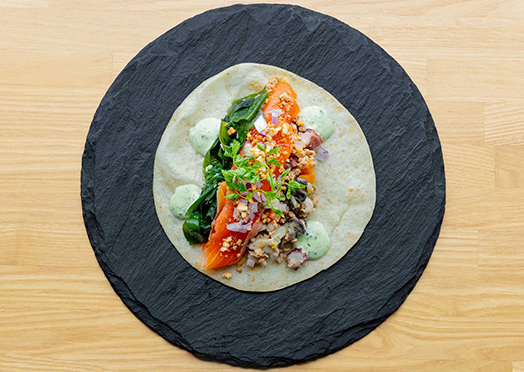 漁師が丸ごと包んだ!海の幸ごちそうタコス