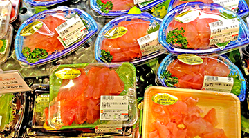 卸したての生マグロが刺身や中落ち等で販売されました