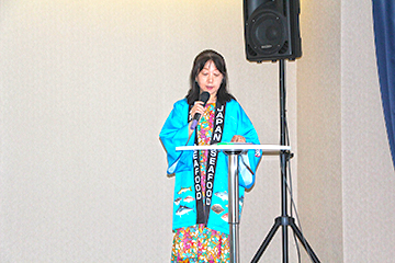 和食について講演する水産缶詰組合 小磯参事